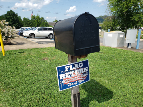 A picture of the Flag Box outside of the LIbrary